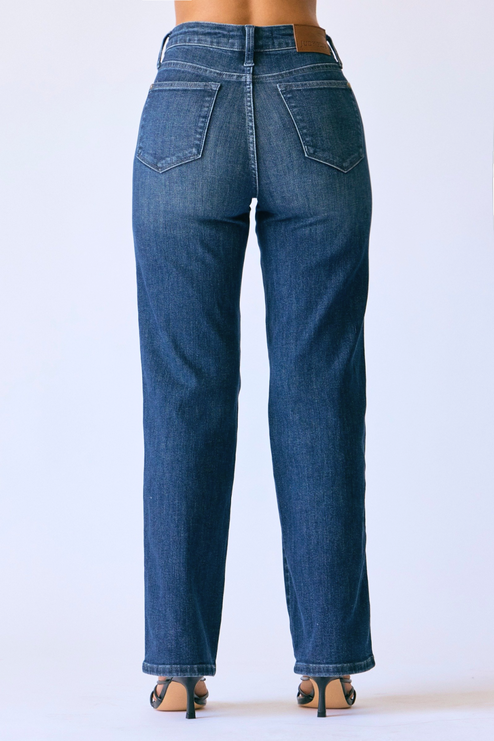 Judy Blue Mid Rise Petite Straight Tummy Control Classic Jeans